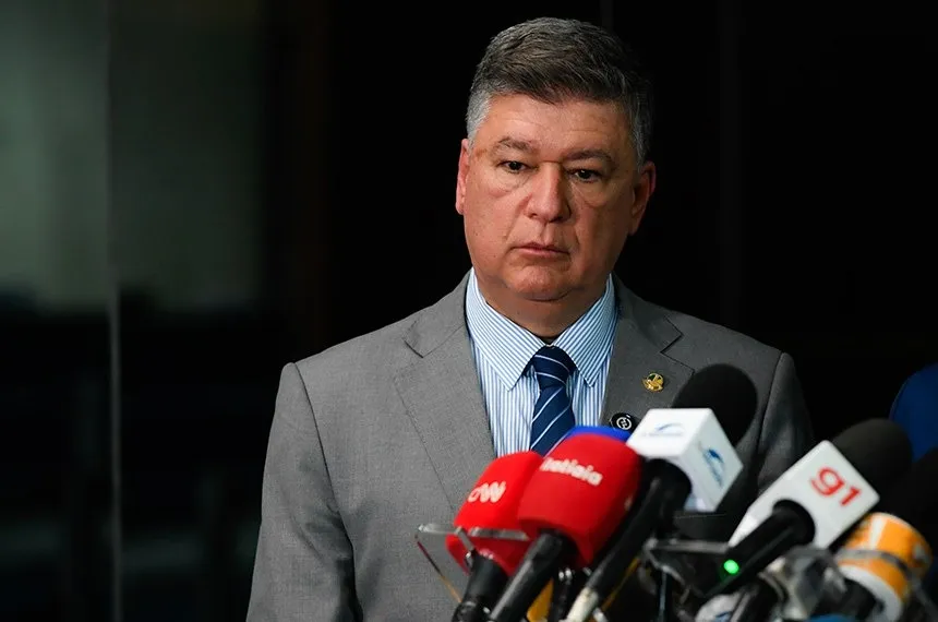 Presidente da comissão, senador Carlos Viana