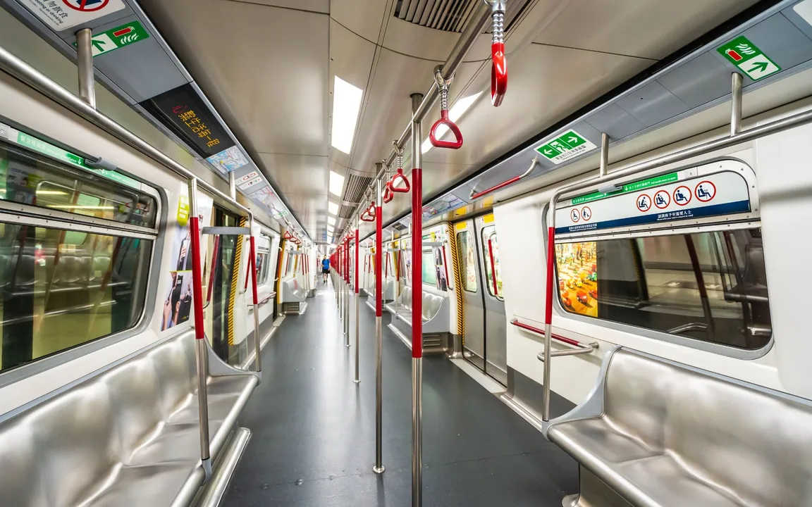A cantora atraiu a atenção do público no metrô