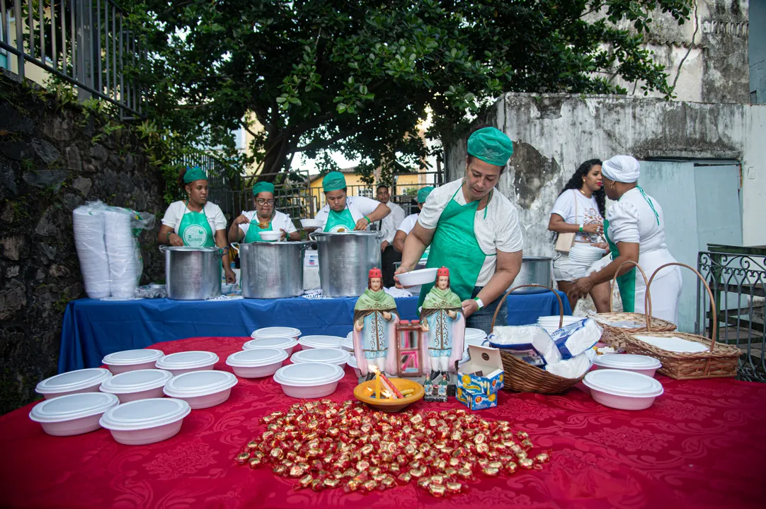 Caruru marca o início do ciclo preparativo do bloco para o Carnaval 2026