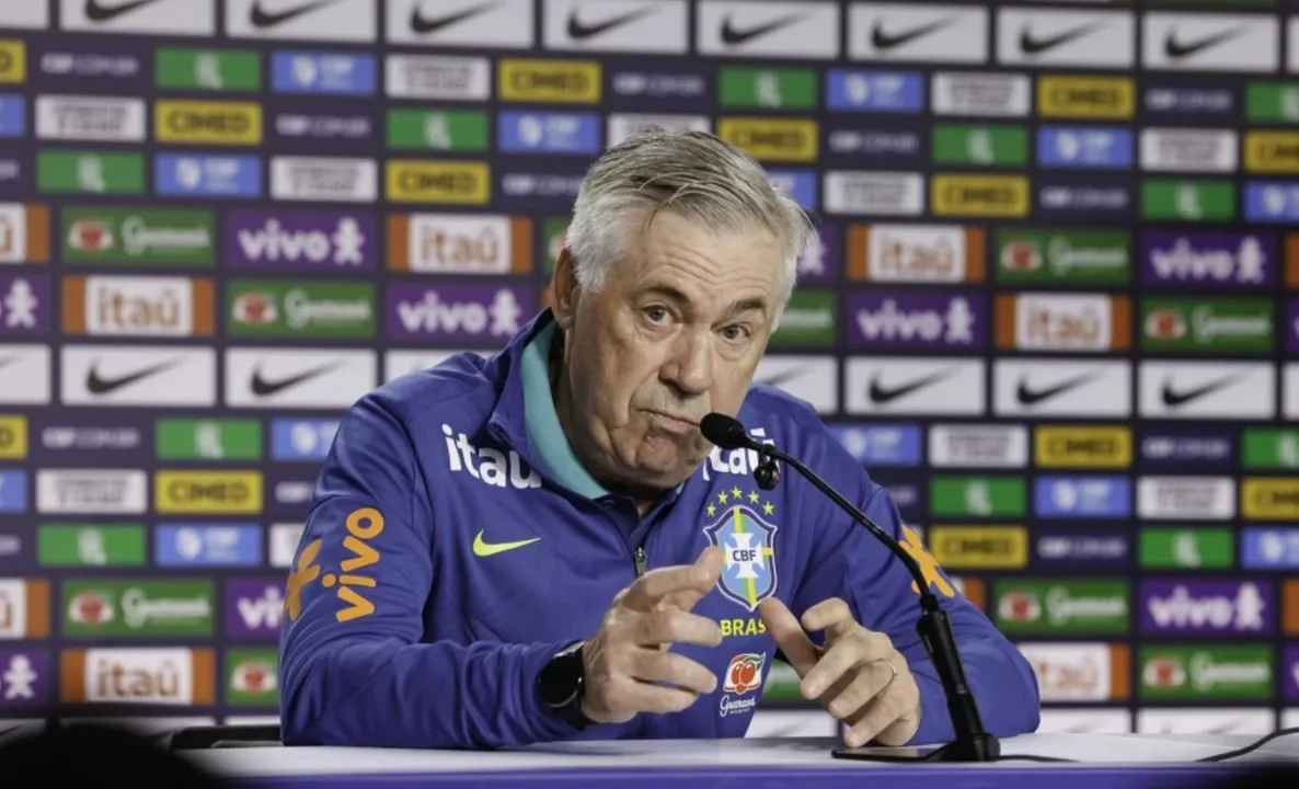 Carlo Ancelotti durante entrevista coletiva