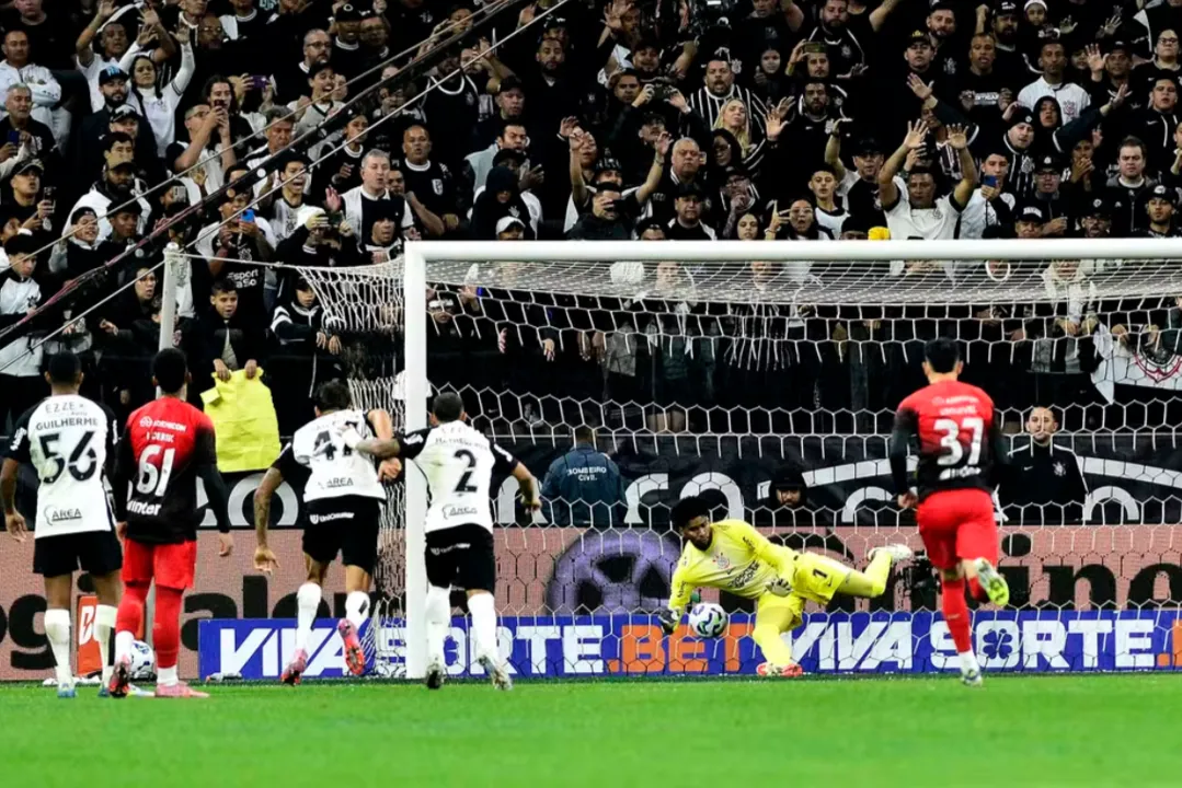 O Corinthians dominou o Athletico-PR e garantiu sua vaga na semifinal da Copa do Brasil. Com gols de Rodrigo Garro e Gui Negão, o Timão segue na briga pelo título.