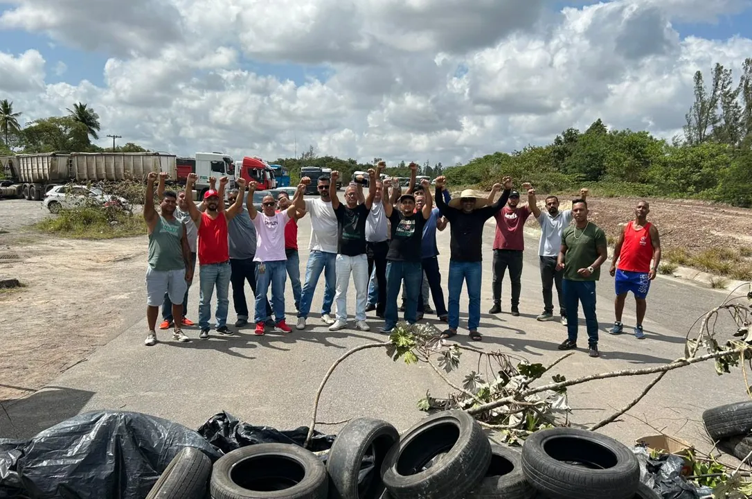 Trabalhadores demitidos da Caraíba Metais bloquearam acesso às dependências da empresa