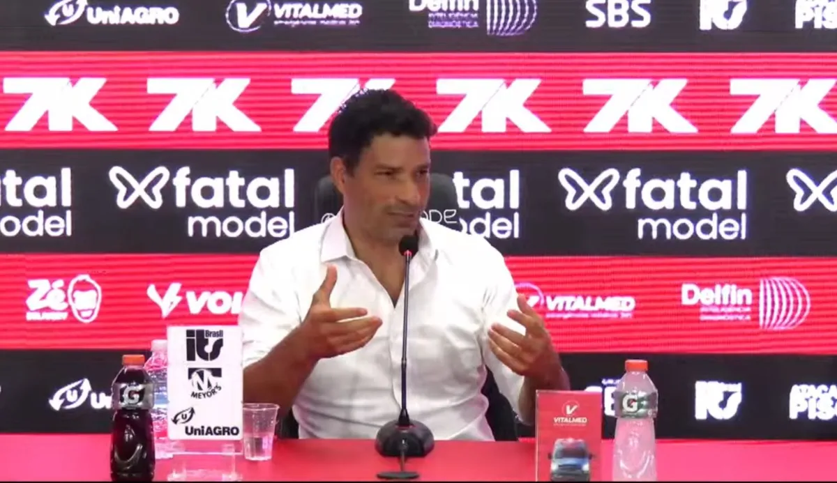 Gustavo Vieira durante entrevista nesta segunda-feira, 8