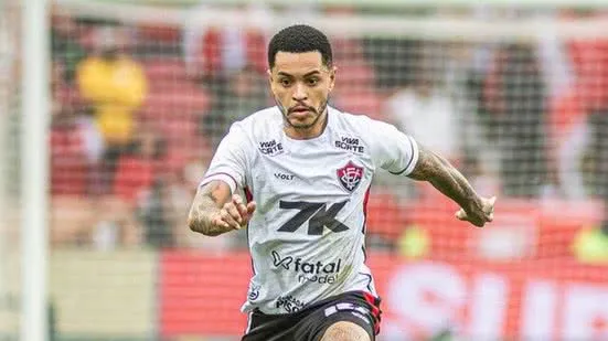 Matheuzinho pelo Vitória