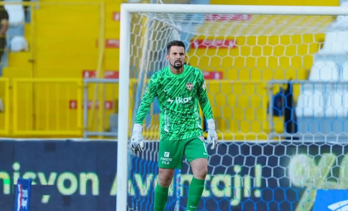 Goleiro Marcos Felipe na Turquia
