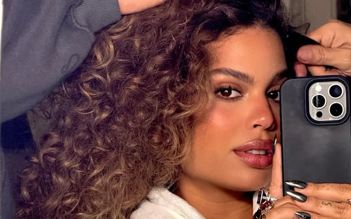 Clara Buarque falou sobre o tema em seu Instagram