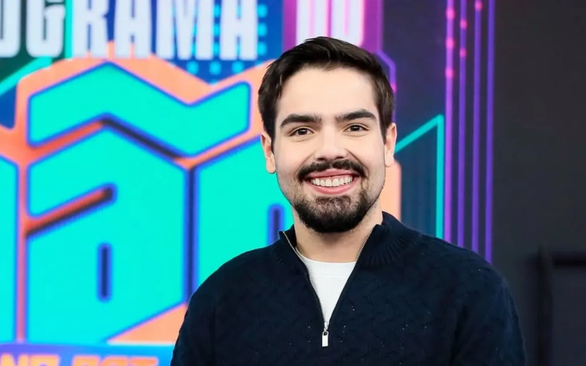 João não conseguiu esconder o medo ao lado do animal