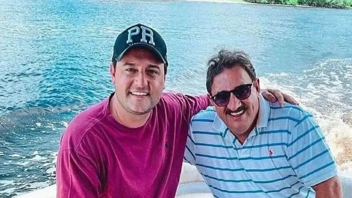 Ratinho Jr. ao lado do pai, Ratinho
