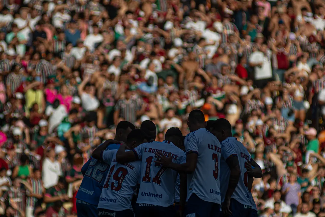 Apesar da vantagem, o Bahia precisa estar atento ao histórico do Fluminense no Maracanã. O Tricolor carioca tem um bom retrospecto de reverter desvantagens em casa na Copa do Brasil e não perde para o Esquadrão no estádio desde 2011.
