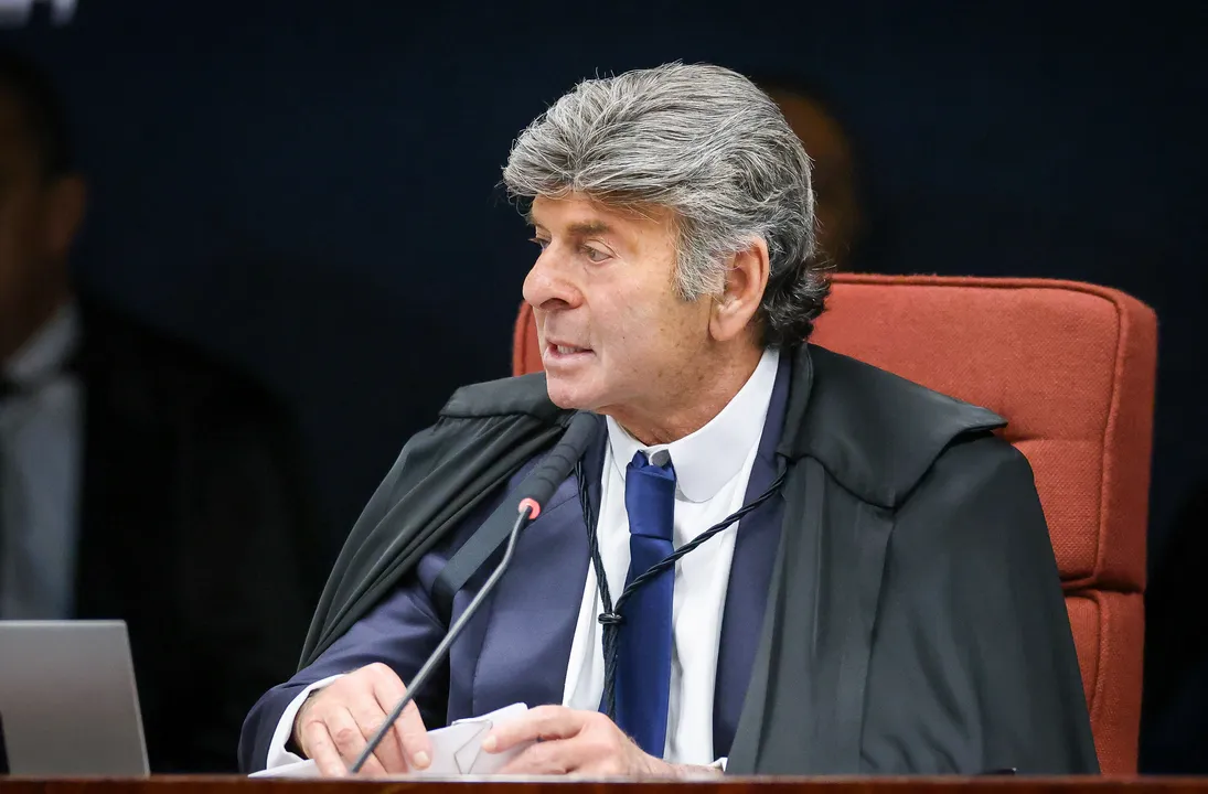 Luiz Fux vota para acolher delação de Cid