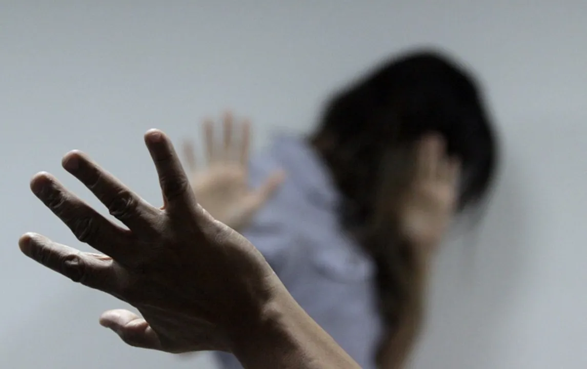 Vítima disse que era ameaçada e agredida há cerca de um ano