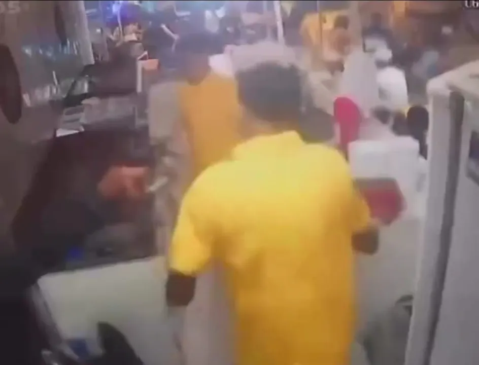 Momento foi registrado por câmera de segurança