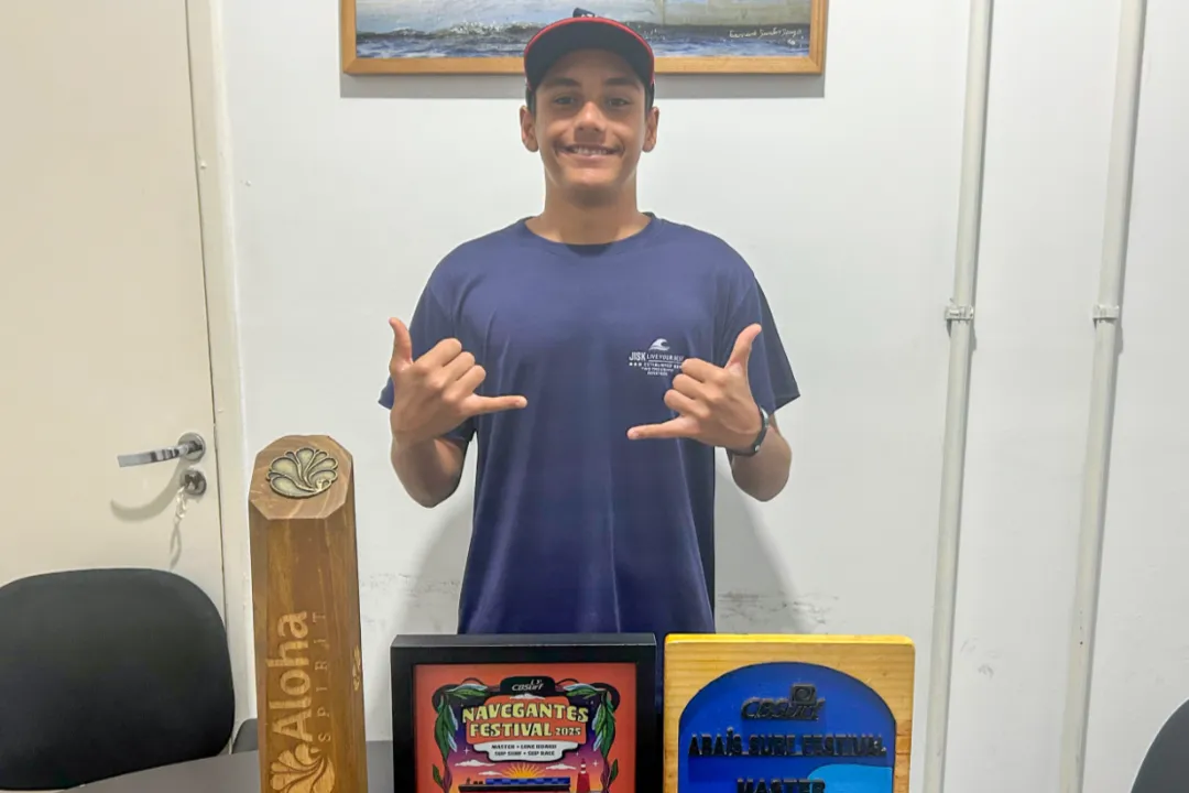O jovem surfista baiano Pedro Veiga, de 14 anos, visitou a Sudesb para agradecer o apoio que o levará à um campeonato internacional de stand-up paddle em El Salvador. Saiba mais sobre a trajetória do atleta.