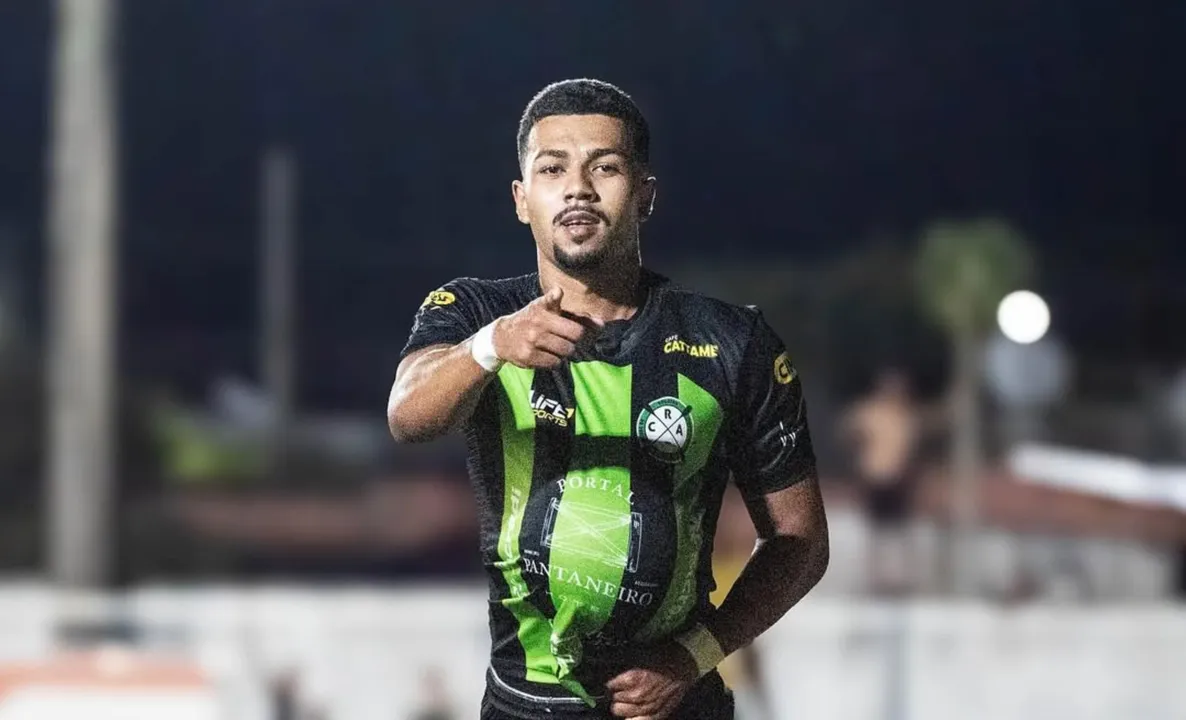 Gustavo Silva, lateral-direito do CRA-MS