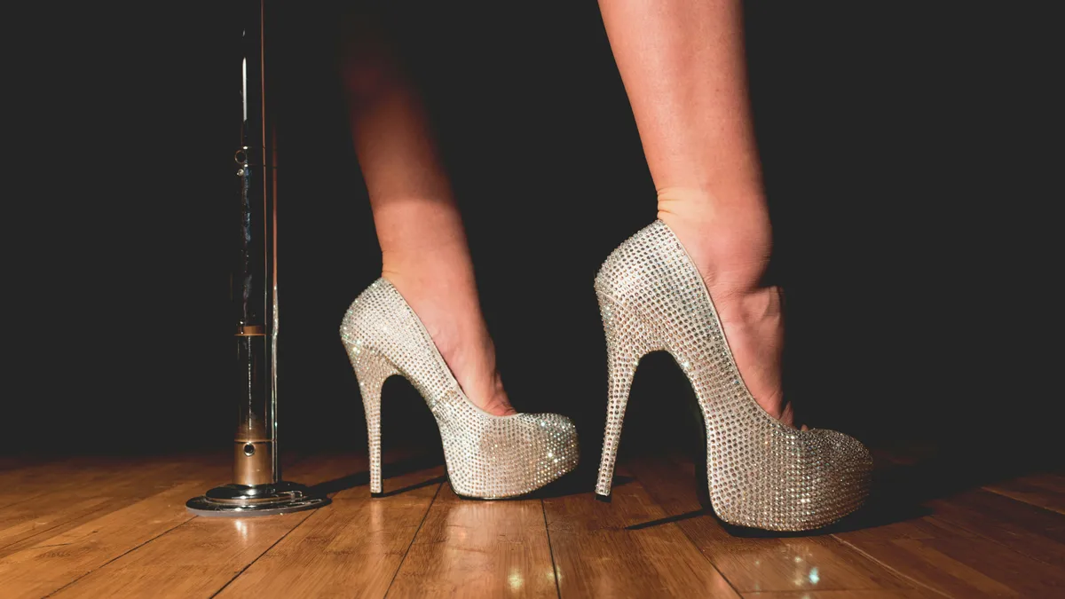 Na China, funerais com strippers atraem multidões e polêmica