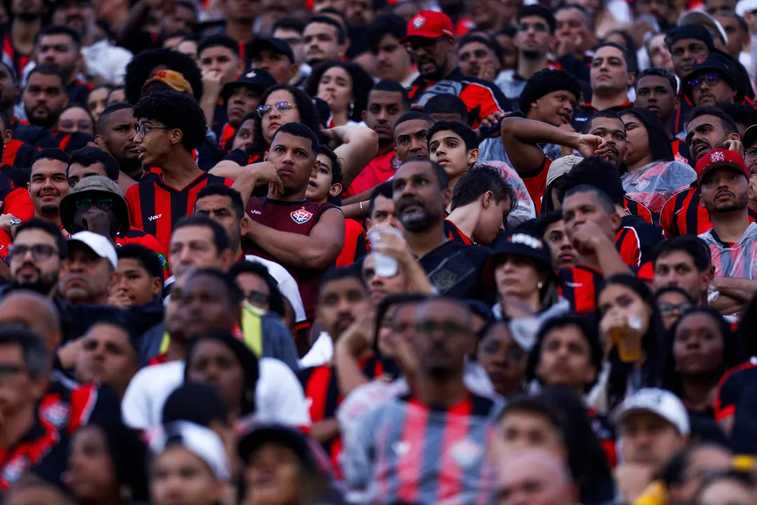 O meia Matheuzinho, do Vitória, falou após a derrota para o Fluminense. O jogador destacou a expulsão de Dudu e a atuação do goleiro Fábio como fatores decisivos no resultado.