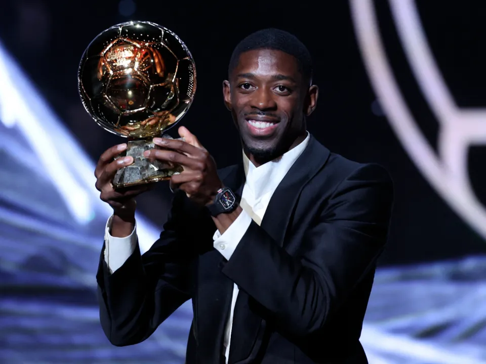 Ousmane Dembélé foi eleito como melhor jogador do mundo pela revista France Football