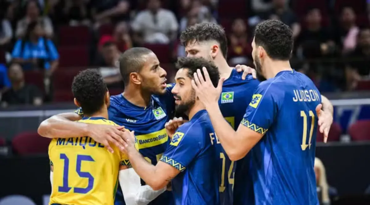 A Seleção Brasileira de Vôlei de Bernardinho segue forte no Mundial, vencendo a República Tcheca por 3 a 0 e liderando seu grupo. Descubra o que a vitória significa para o Brasil no torneio.
