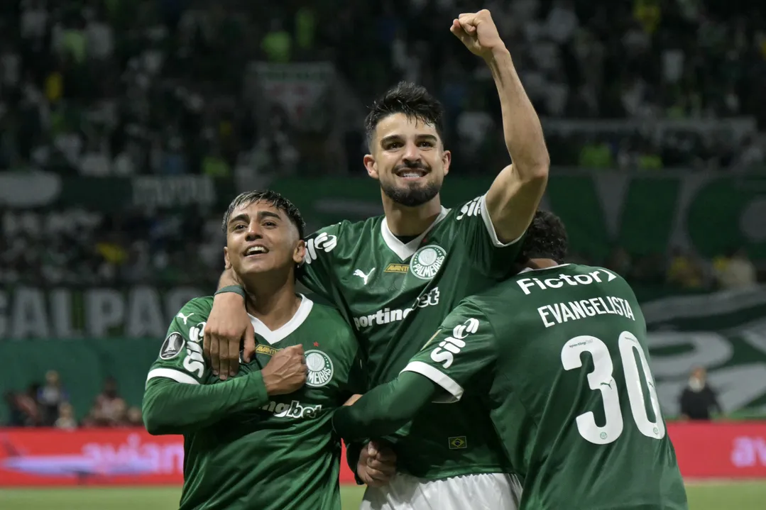 Com gols de Vitor Roque e show de Flaco López, o Verdão venceu o River Plate (3x1) no Allianz Parque e carimbou vaga na semifinal da CONMEBOL Libertadores.