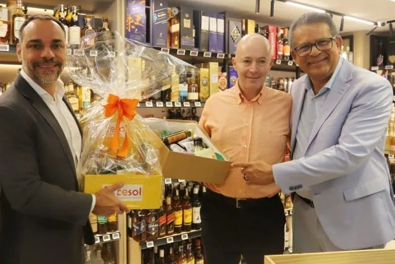 Secretário Augusto Vasconcelos com André Faro e Wenceslau
Júnior