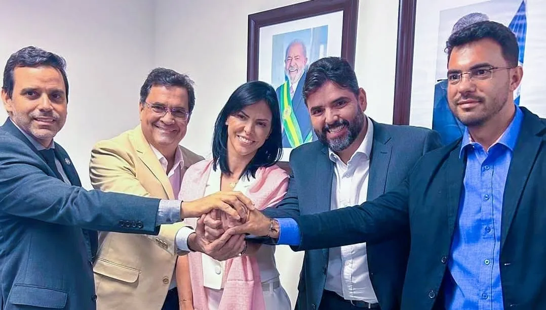 Juliana Araújo durante encontro com Adolpho Loyola