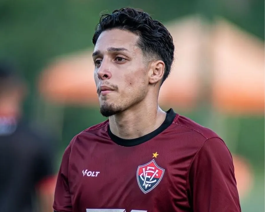 Kike Saverio, atacante do Vitória
