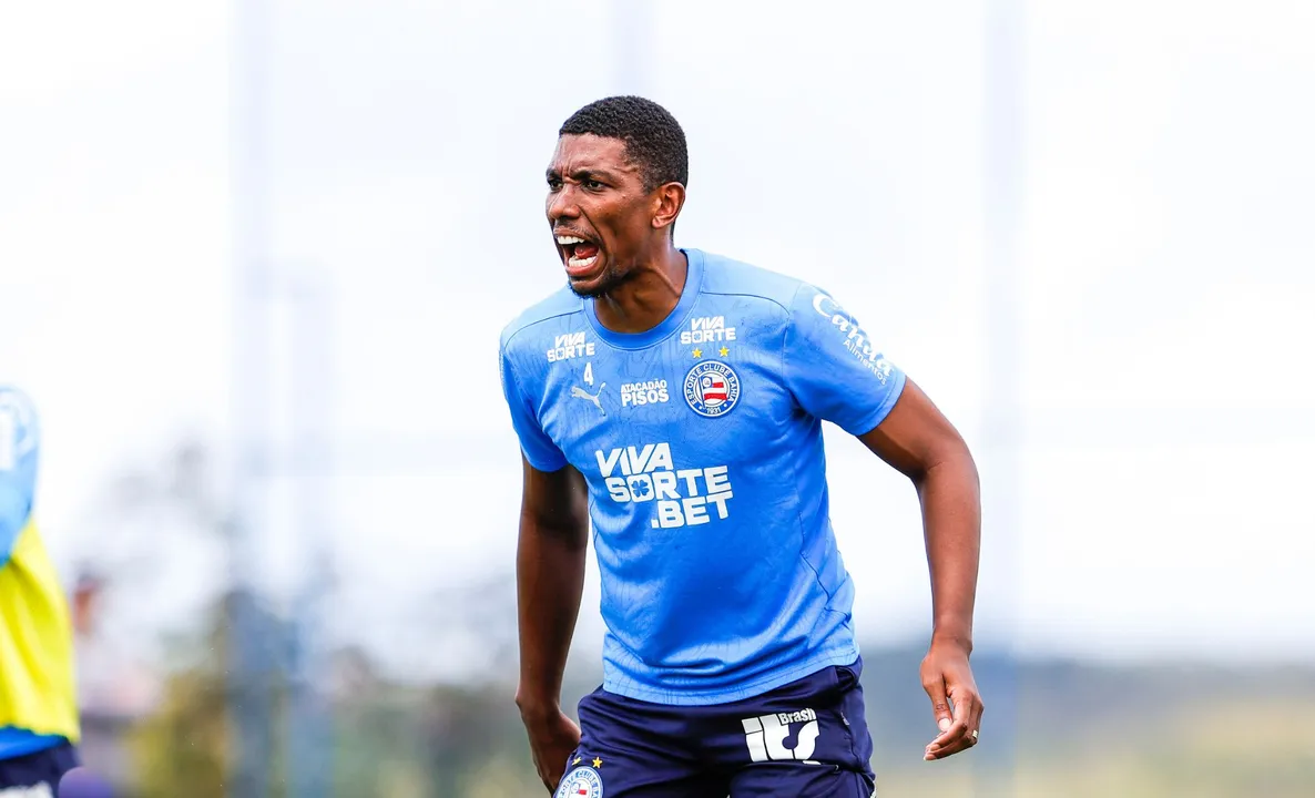 Kanu em treinamento pelo Bahia