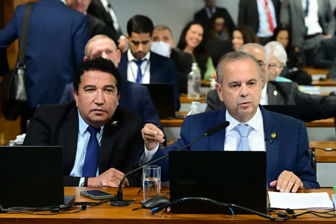 Senadores Magno Malta (PL-ES) e
Rogerio Marinho (PL-RN)