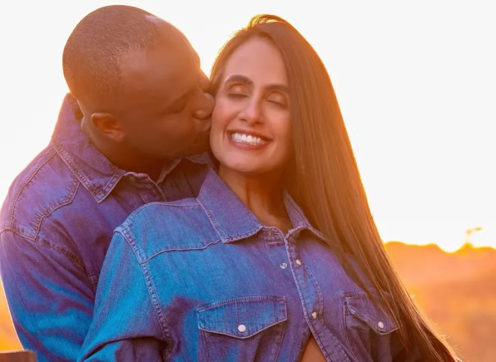 Carol e Thiaguinho celebraram a chegada do filho