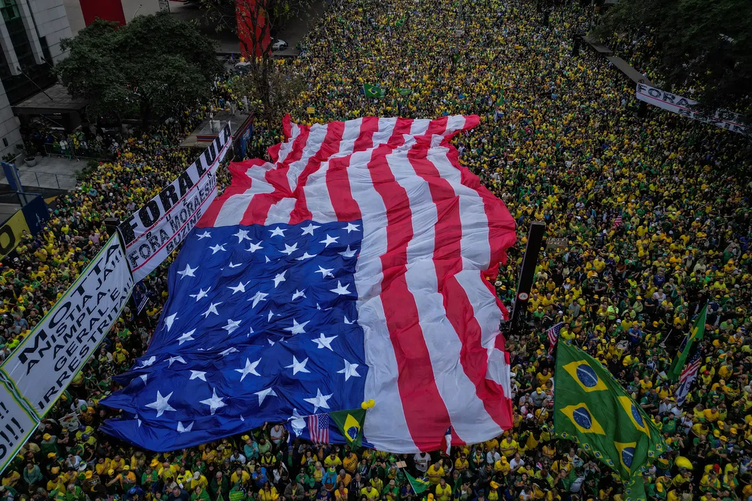 Bandeira dos EUA foi estendida em manifestação bolsonarista no 7 de setembro