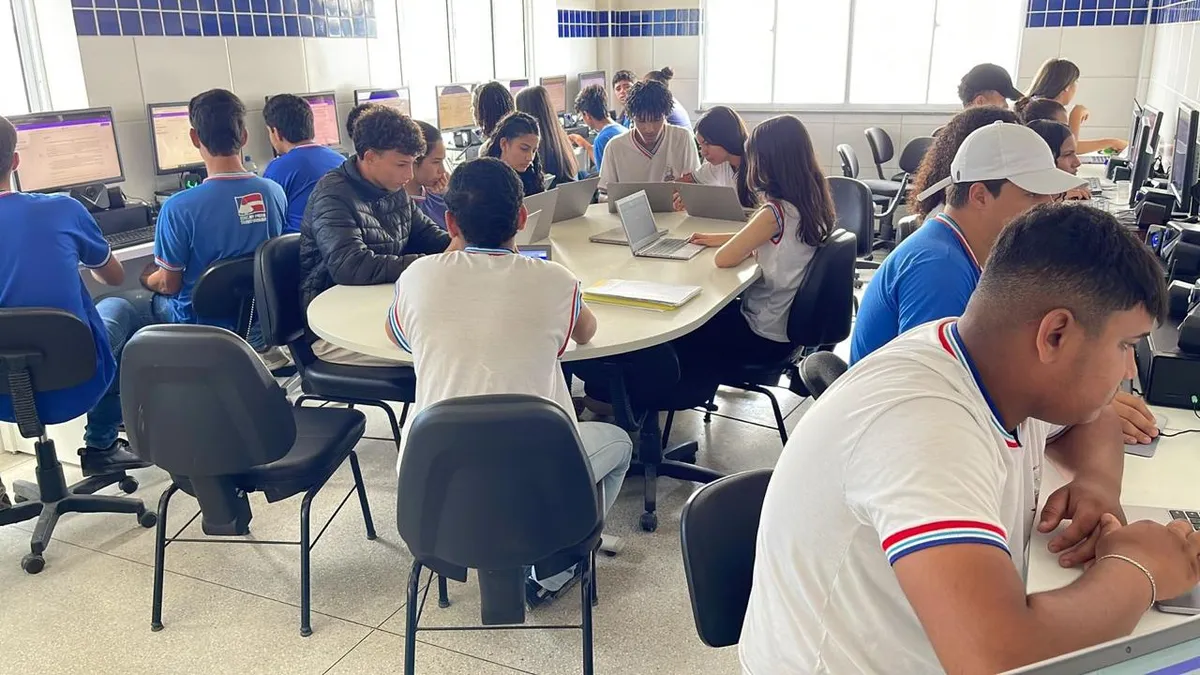 Estudantes da rede estadual em sala de aula