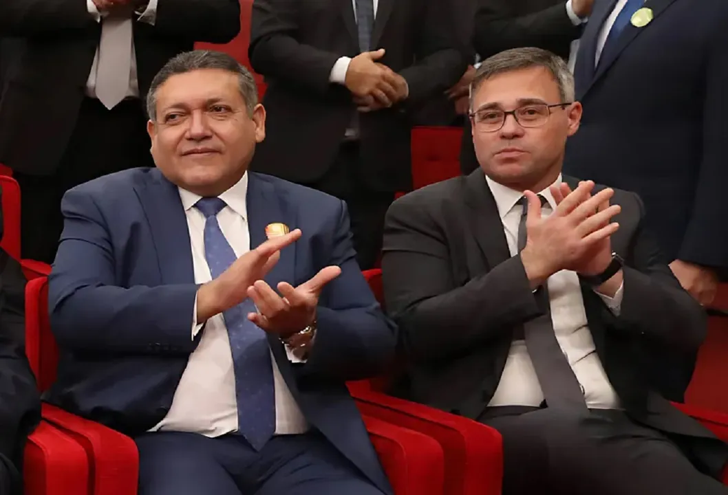 Kássio Nunes Marques ao lado de André Mendonça. Ministros foram indicados ao STF por Bolsonaro.