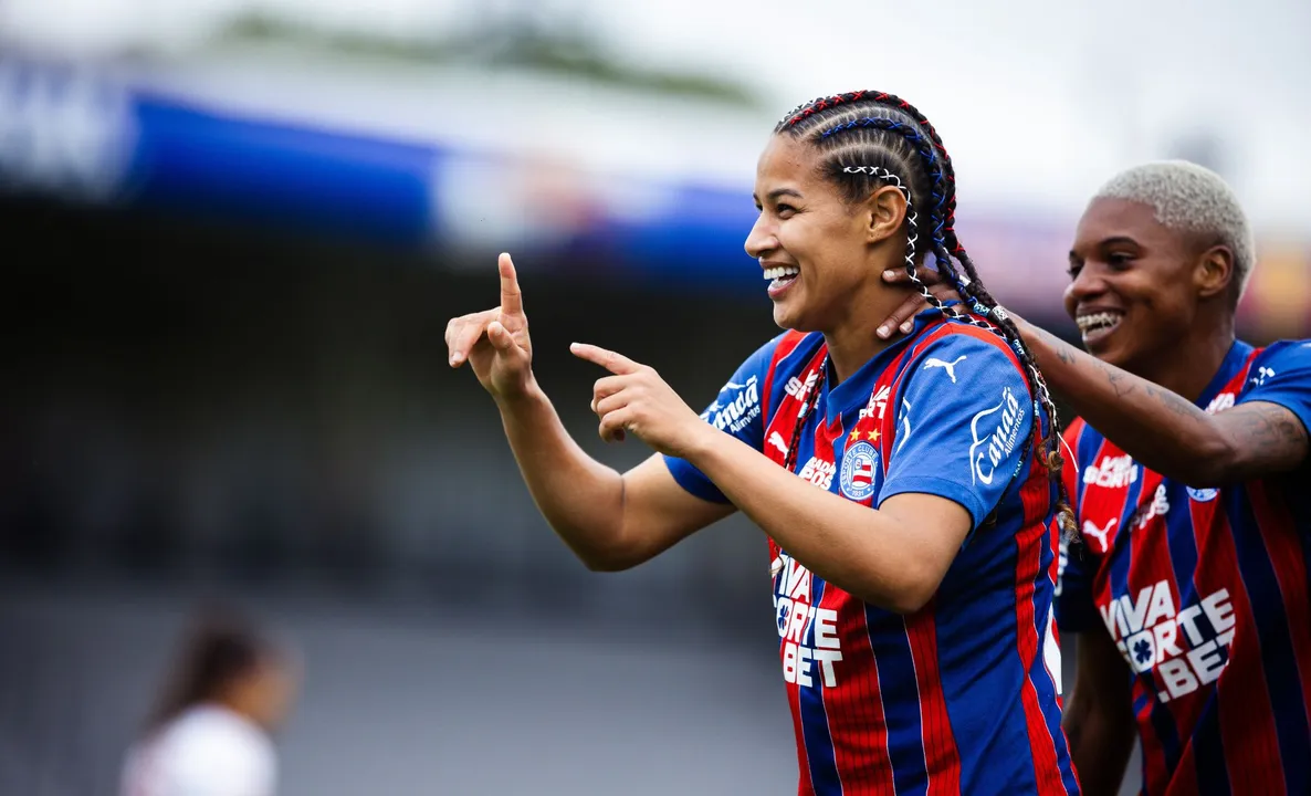 Jogadoras do Bahia comemoram gol em São Paulo