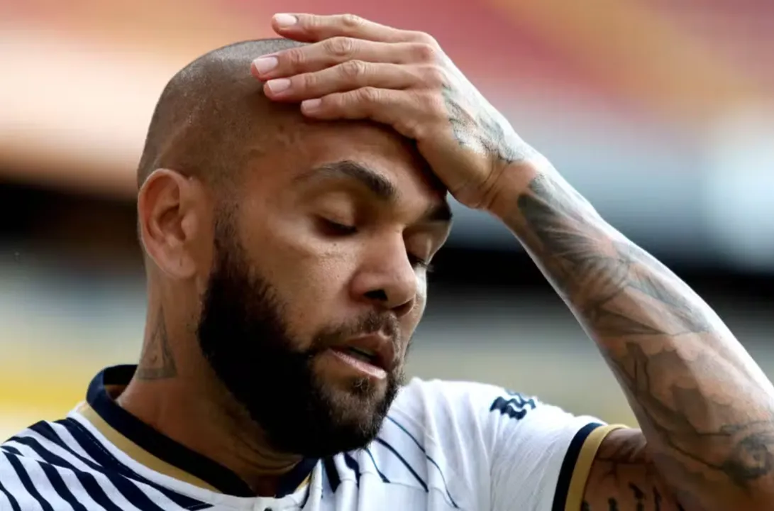 O ex-lateral da seleção brasileira, Daniel Alves, terá de pagar uma indenização ao Pumas, do México. A decisão do Tribunal Arbitral do Esporte reverteu o caso.