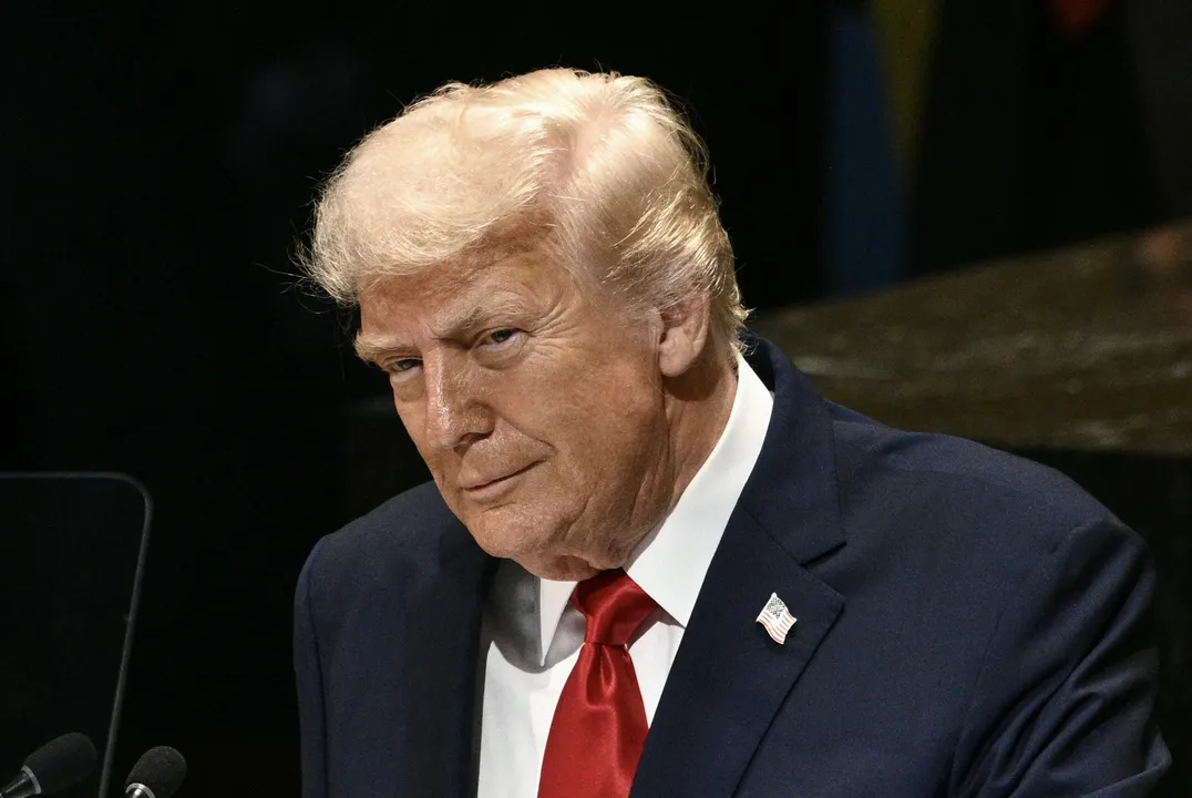 Trump diz que marcou reunião com Lula para tratar sore sanções ao Brasil.