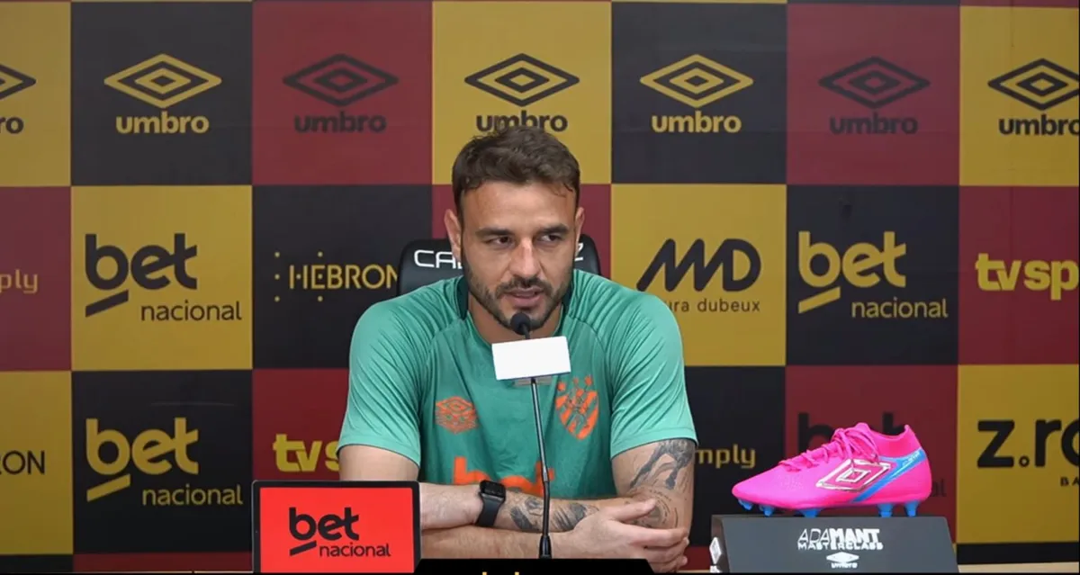 Gabriel Vasconcelos em entrevista coletiva no Sport