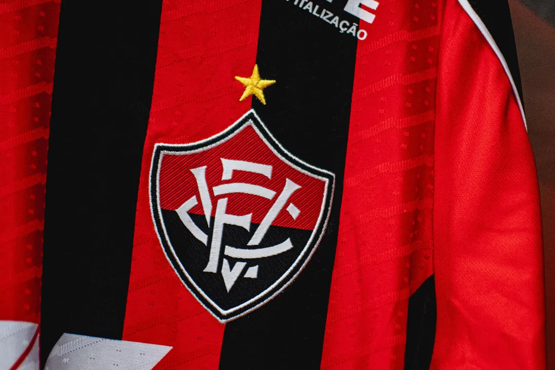 Imagem ilustrativa / Uniforme padrão 1 do Vitória