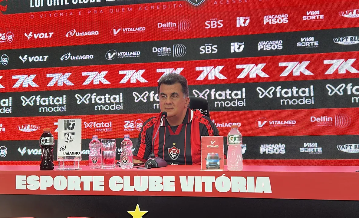 Fábio Mota em entrevista coletiva no Barradão