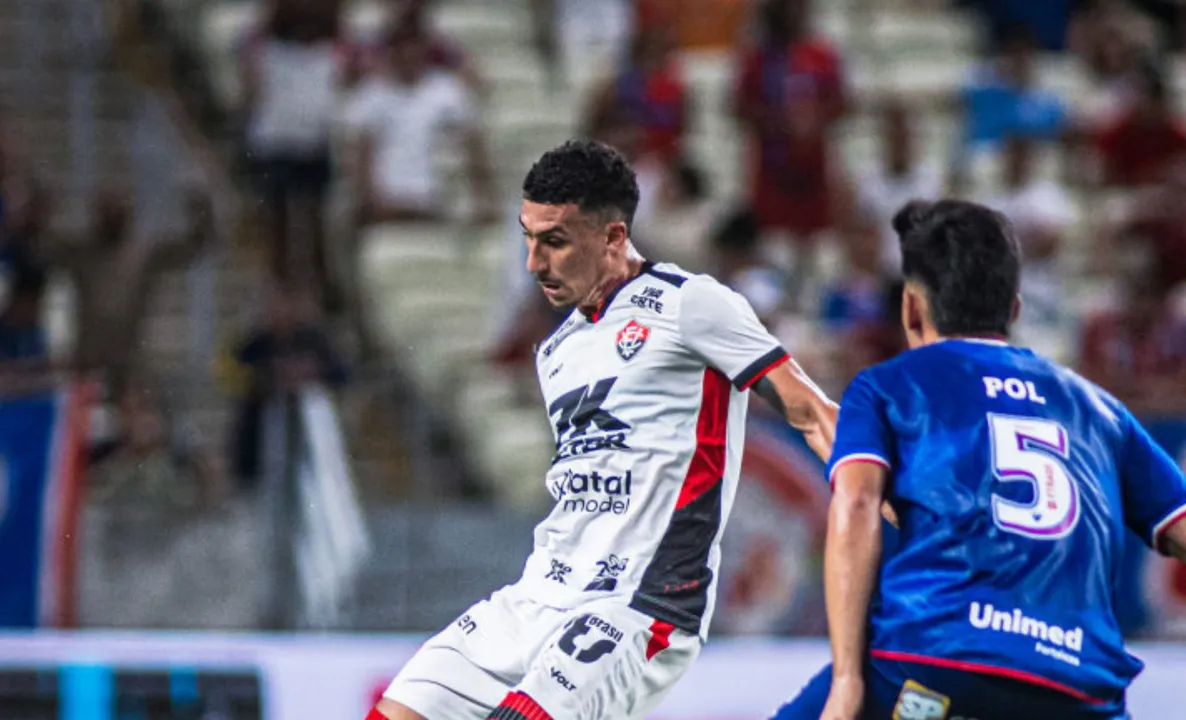 Baralhas em campo pelo Vitória na Arena Castelão