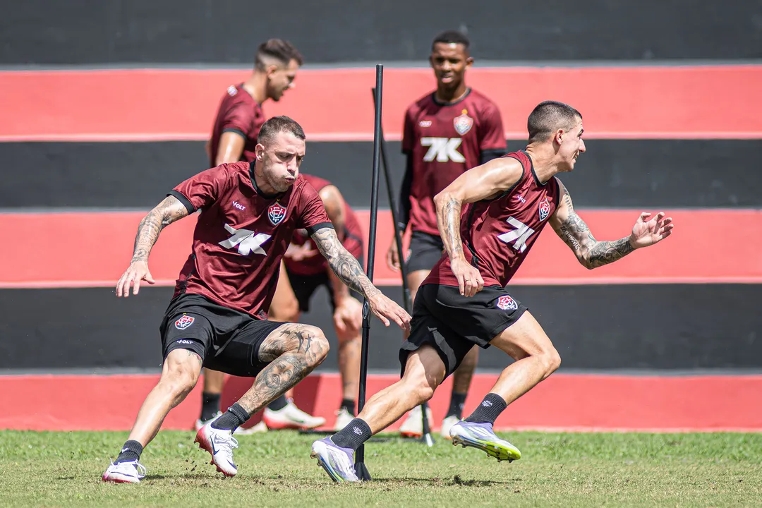 Renzo López e Aitor Cantalapiedra durante treino