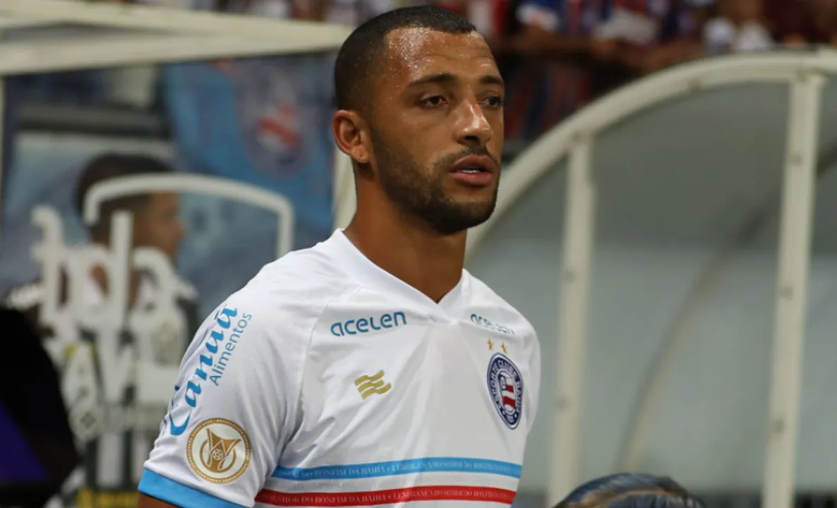 Vitor Hugo comemorando gol pelo Bahia