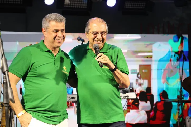 Frank Alcântara e Roberto Sá Menezes felizes com o sucesso da Feijoada do Amor