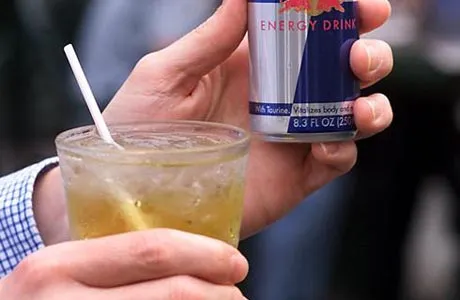 AGU notifica empresa de Facebook e Instagram sobre postagens de bebidas alcóolicas