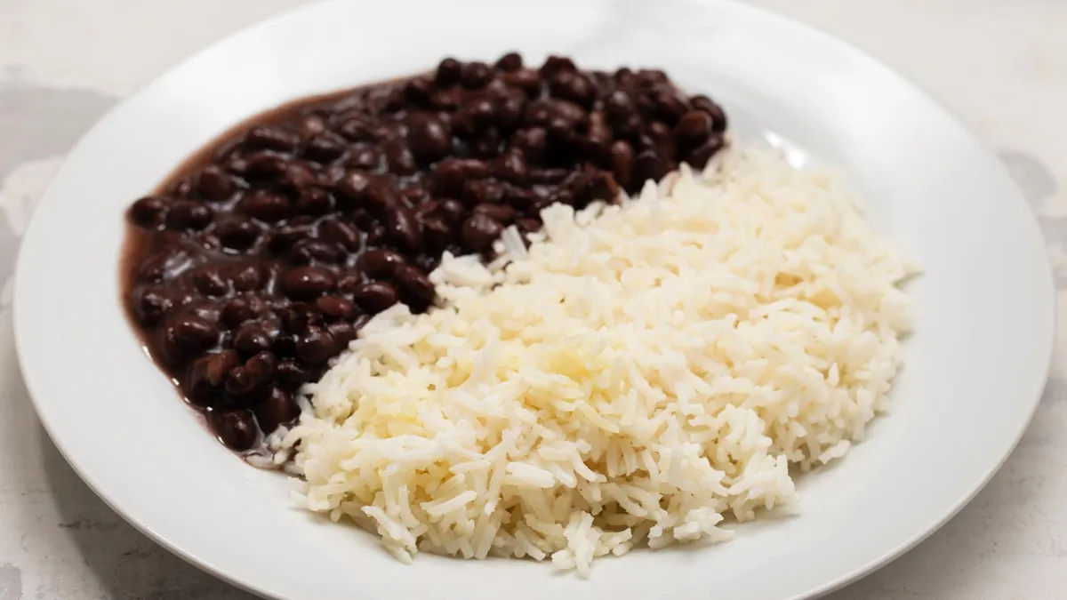 Arroz e feijão deixa ser o prato queridinho dos brasileiros