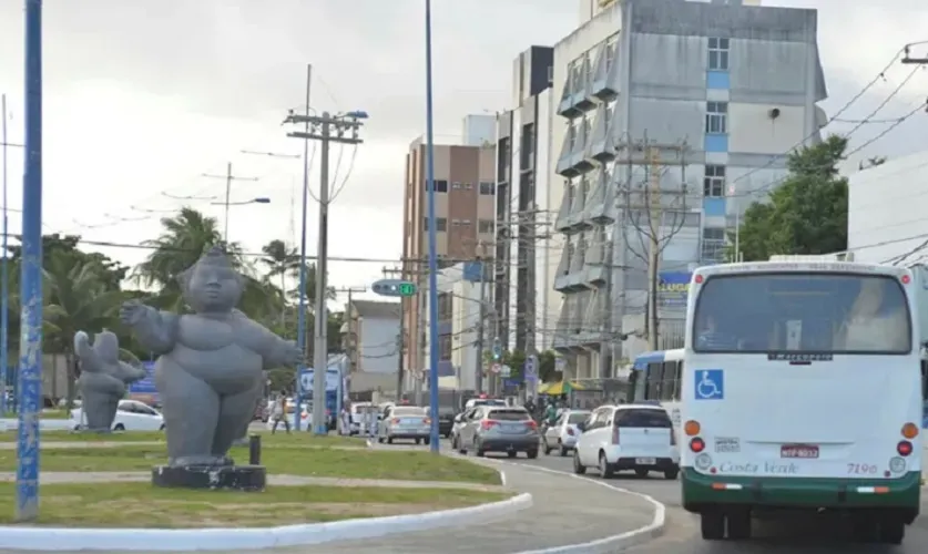 Um revólver calibre 38 e uma quantia em dinheiro foram apreendidos com o adolescente