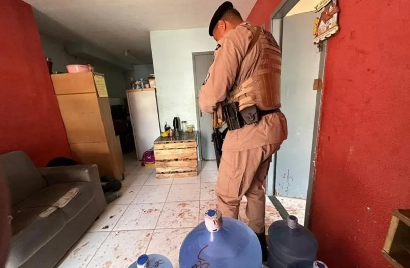 Jovem invadiu imóvel para tentar se proteger dos criminosos