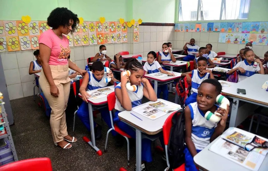 Governo diz que 65% dos professores não devem pagar a partir de 2026