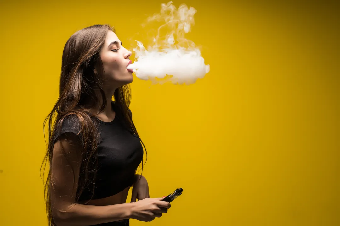 Imagem ilustrativa da imagem Alerta OMS: 15 milhões de adolescentes usam cigarros eletrônicos