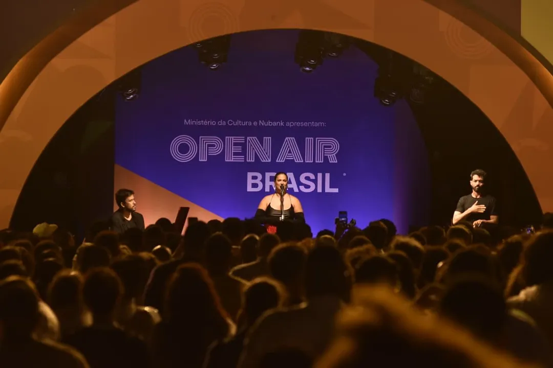 Alice Caymmi subiu ao palco com o espetáculo Para Minha Tia Nana