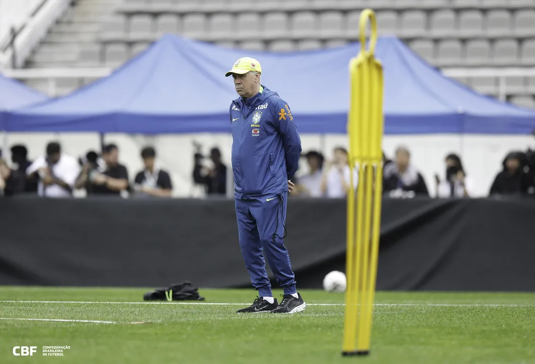 Carlo Ancelotti acompanha treino da 
Seleção Brasileira no Goyang Stadium